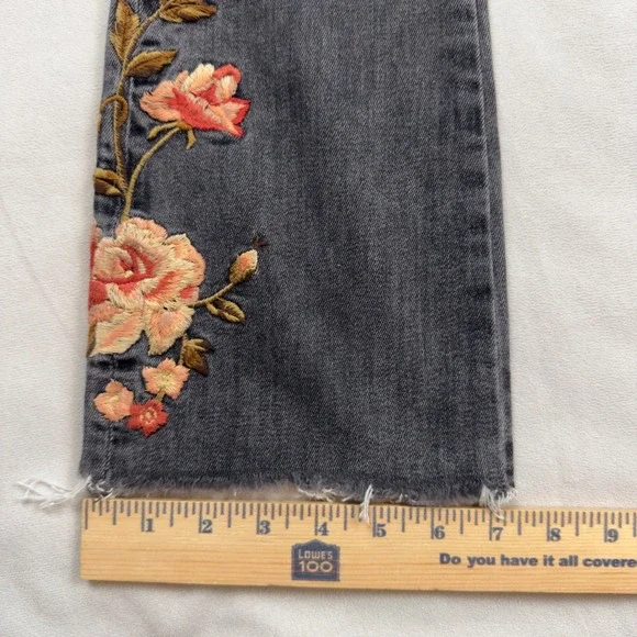 Driftwood Roxy Floral Embroidered Flare Jeans Gray Raw Hem Size 26 Classic Fit - Picture 8 of 10